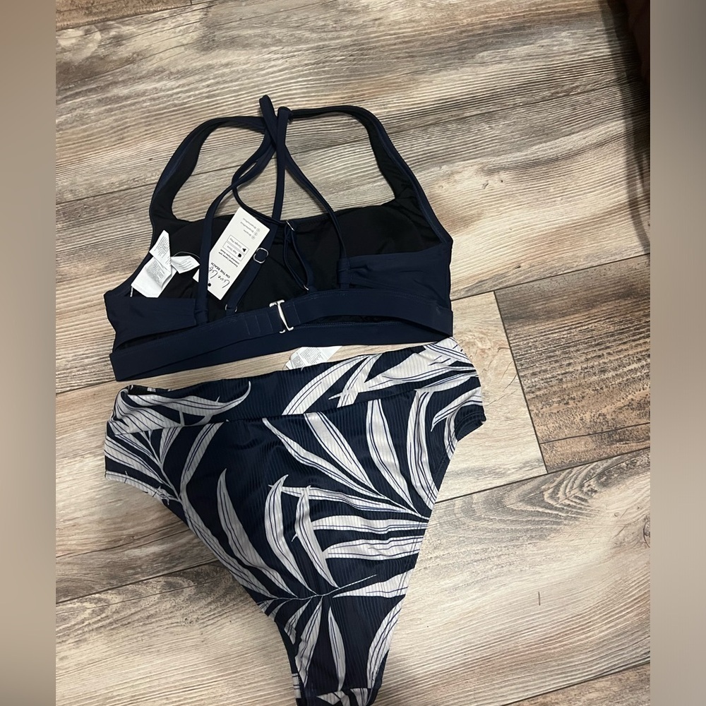 NWT Cupshe: Spring Bikini Bandeau and Palms Away Bottom - Picture 2 of 7